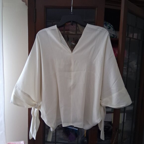 Banana Republic Tie Batwing Sleeve Blouse Top sz M NWT /B3 - Picture 2 of 8